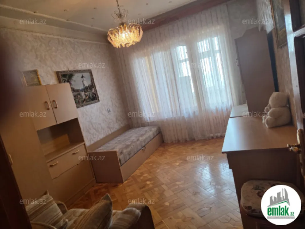 Satılır 4 otaqlı köhnə tikili 110 m²