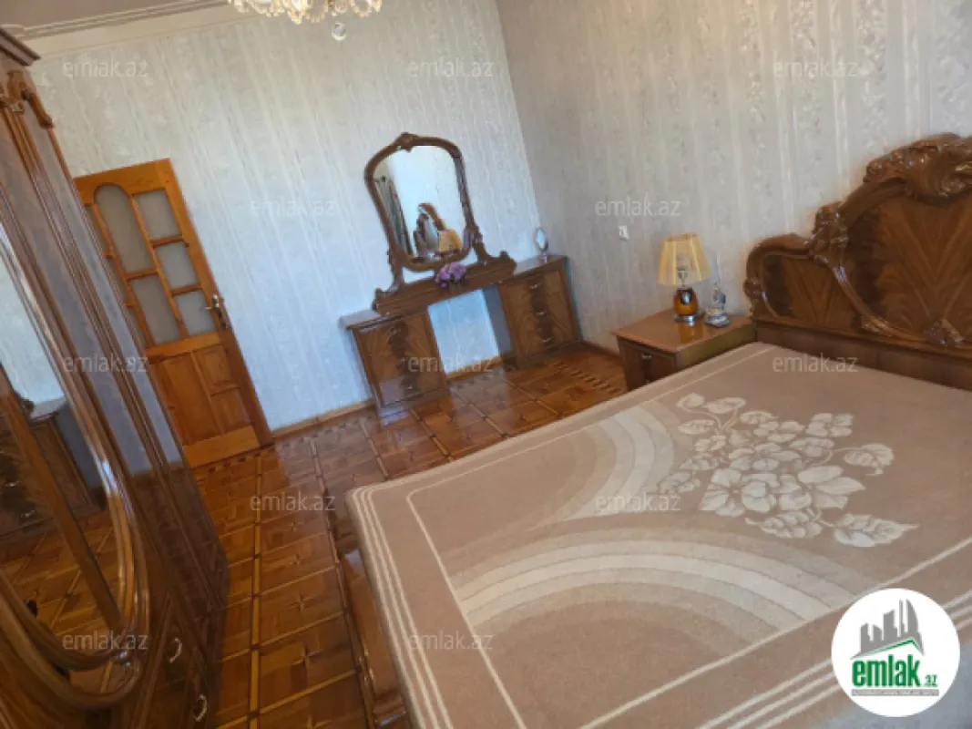 Satılır 4 otaqlı köhnə tikili 110 m²