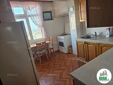 Satılır 4 otaqlı köhnə tikili 110 m²