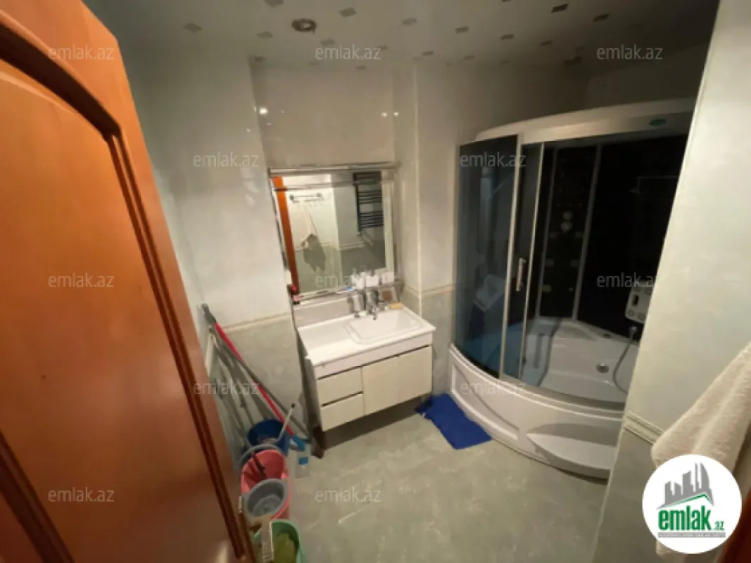 Satılır 3 otaqlı yeni tikili 130 m²