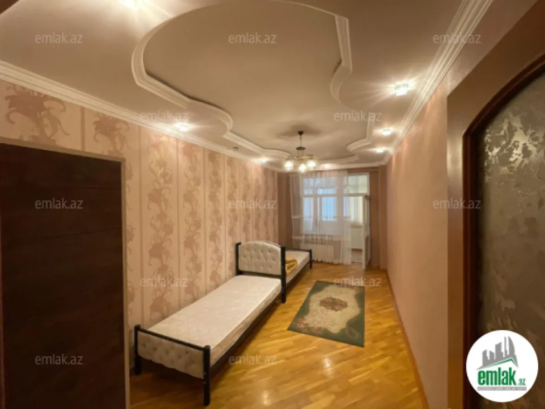 Satılır 3 otaqlı yeni tikili 130 m²