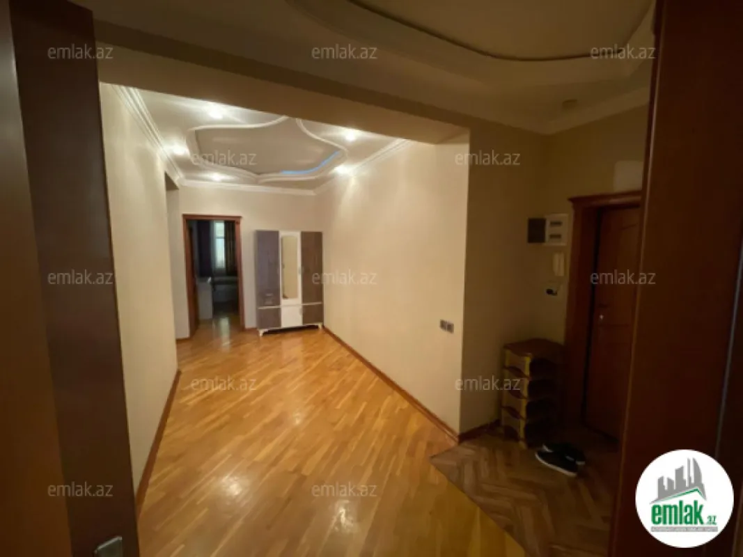 Satılır 3 otaqlı yeni tikili 130 m²