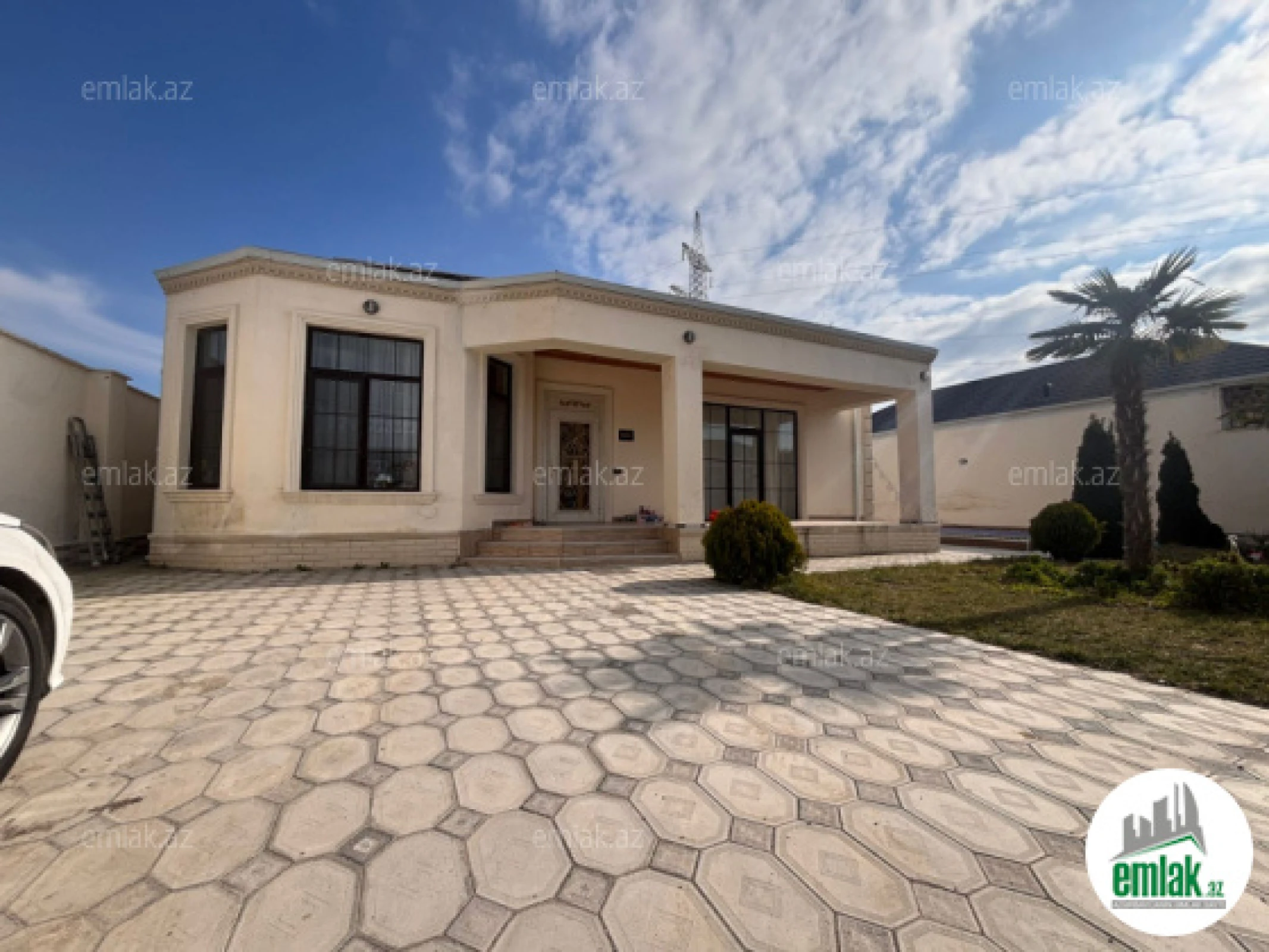 Satılır 4 otaqlı mənzil 160 m²