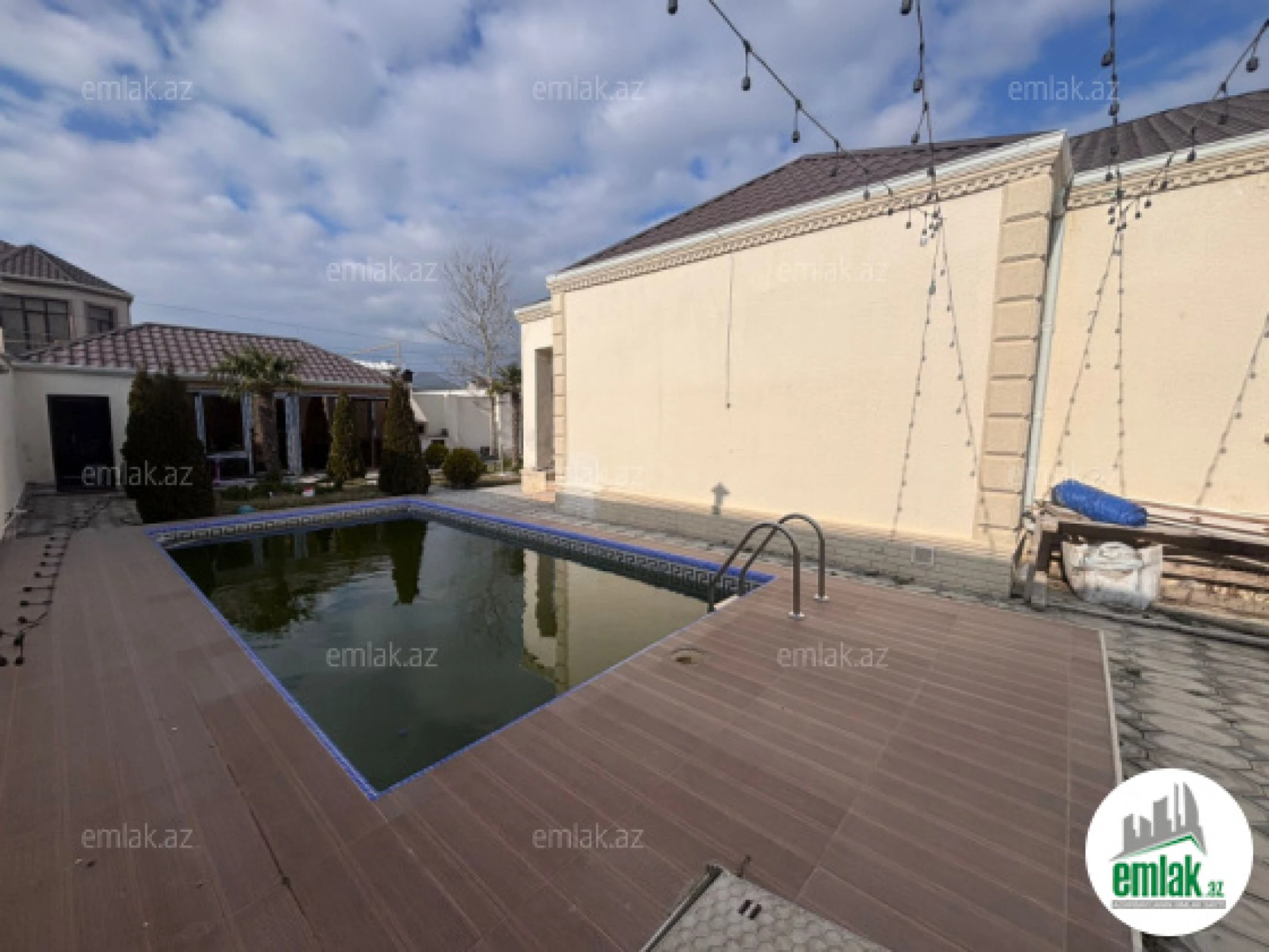 Satılır 4 otaqlı mənzil 160 m²