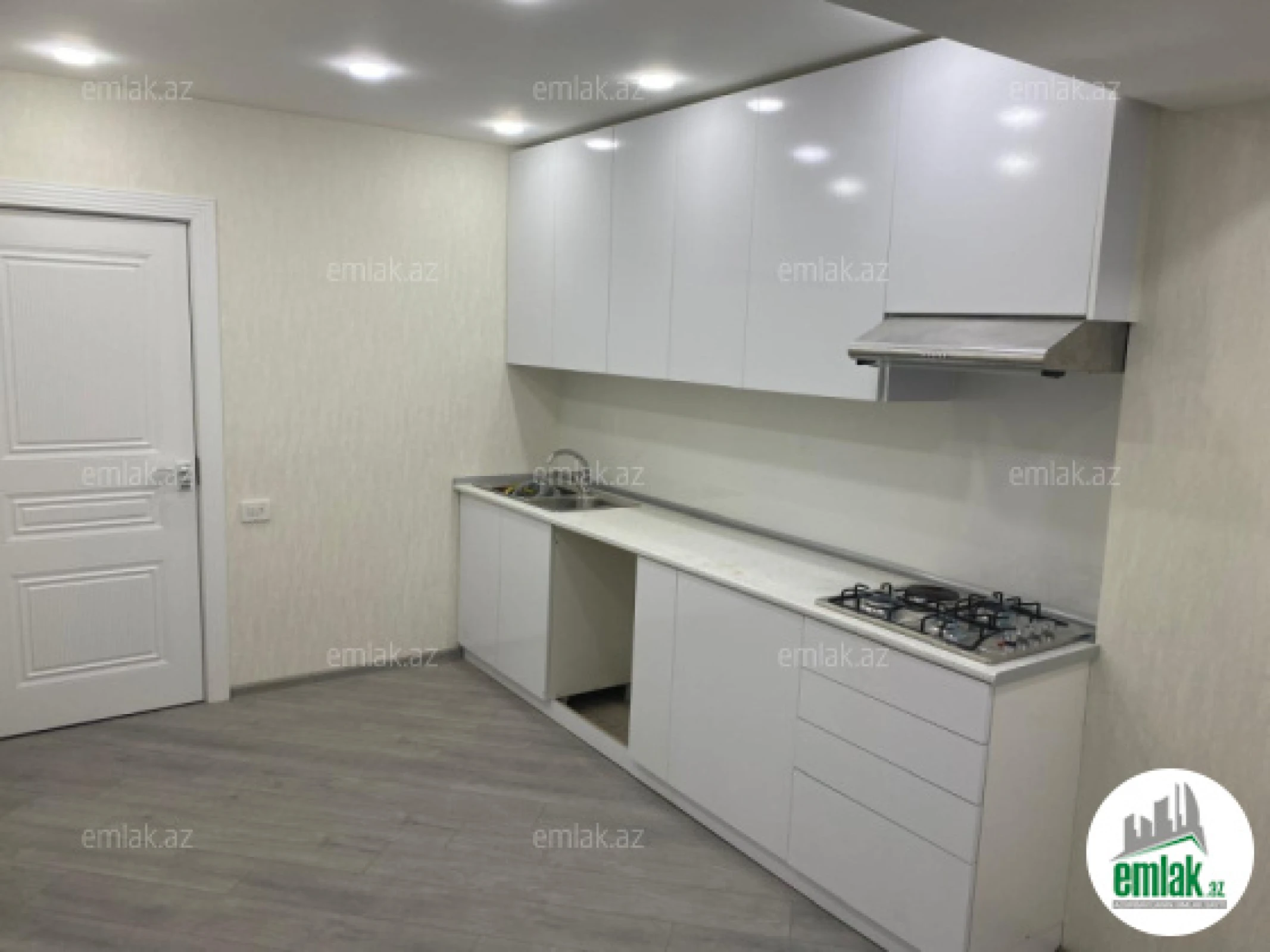 Satılır 2 otaqlı köhnə tikili 70 m²