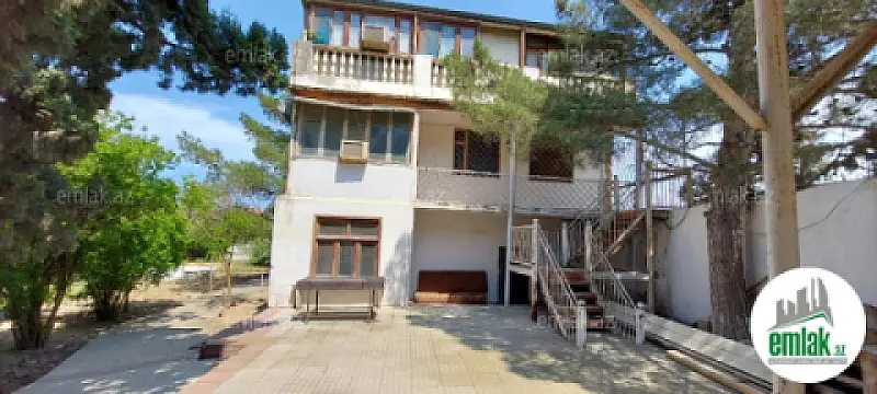 Satılır 6 otaqlı mənzil 200 m²