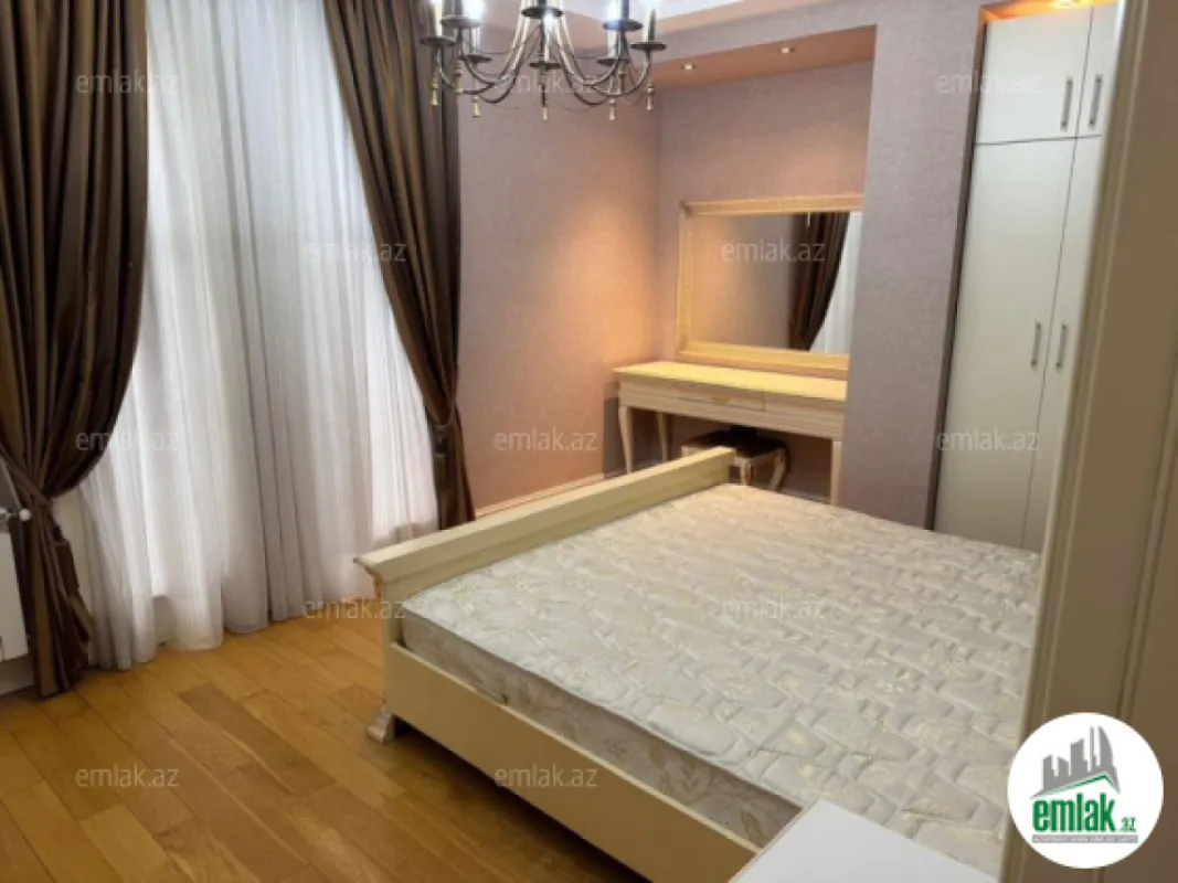 Satılır 4 otaqlı yeni tikili 200 m²