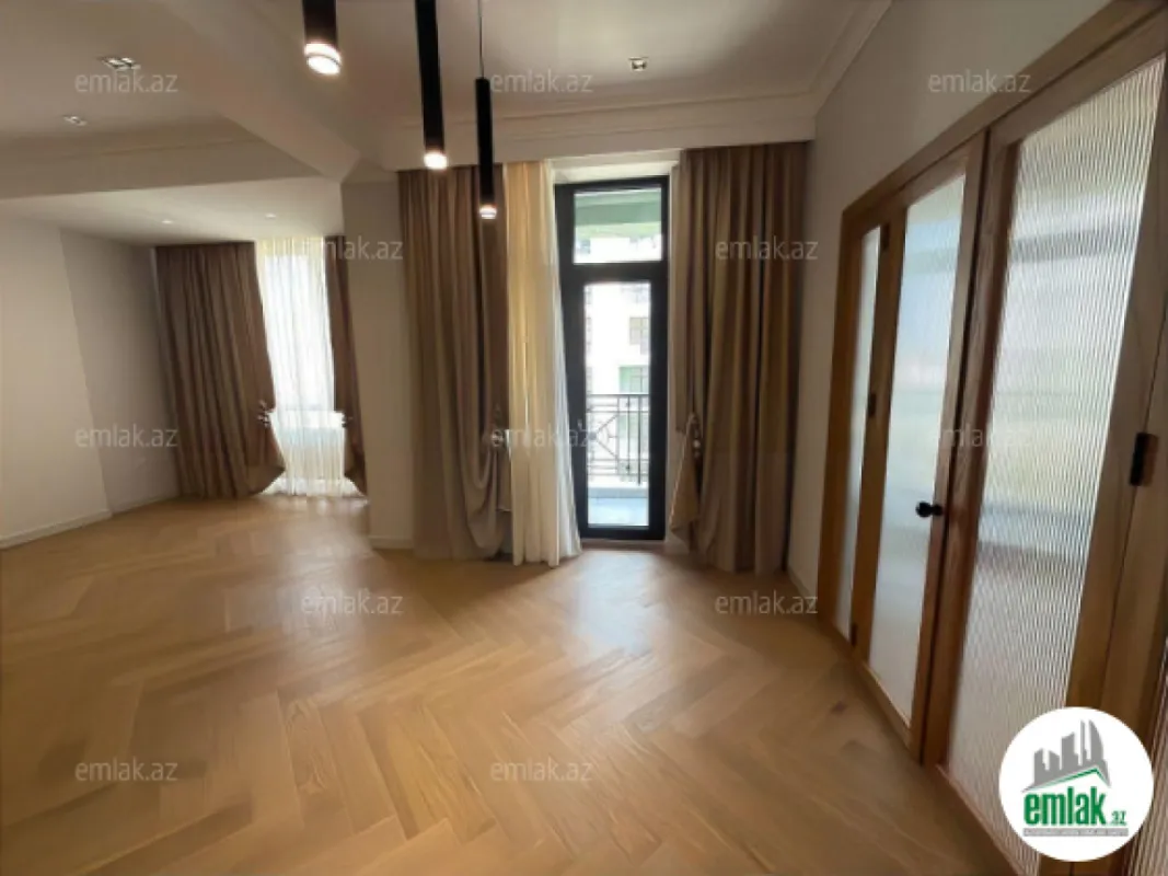 Satılır 3 otaqlı yeni tikili 135 m²