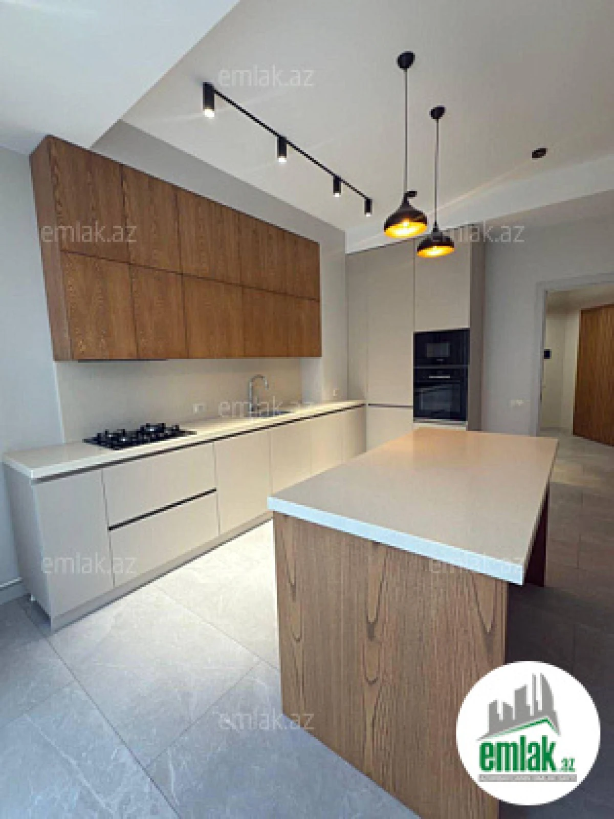 Satılır 3 otaqlı yeni tikili 135 m²