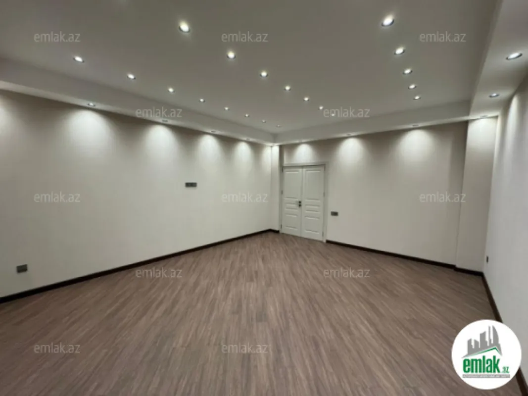 Satılır 3 otaqlı yeni tikili 130 m²