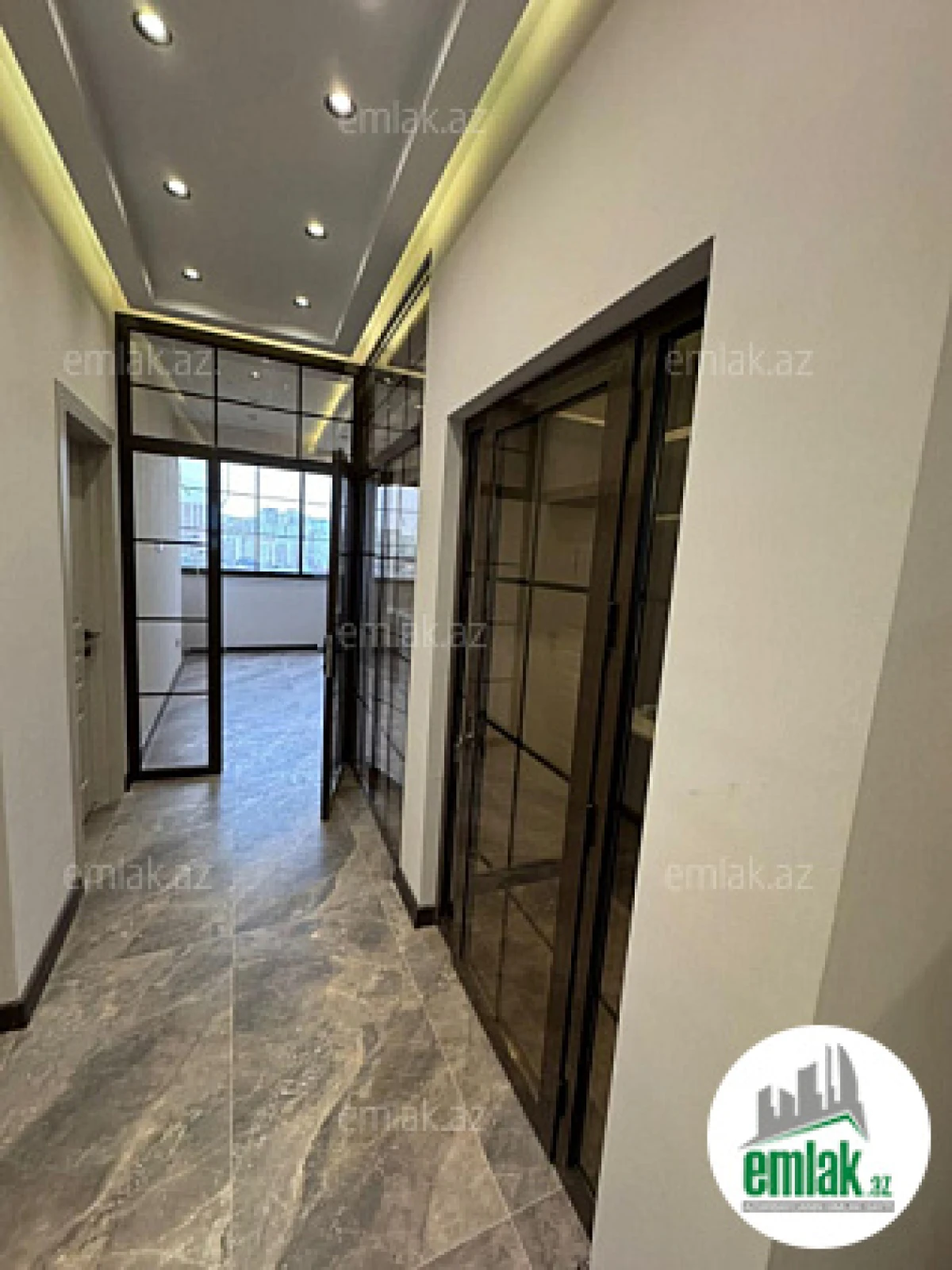 Satılır 3 otaqlı yeni tikili 130 m²