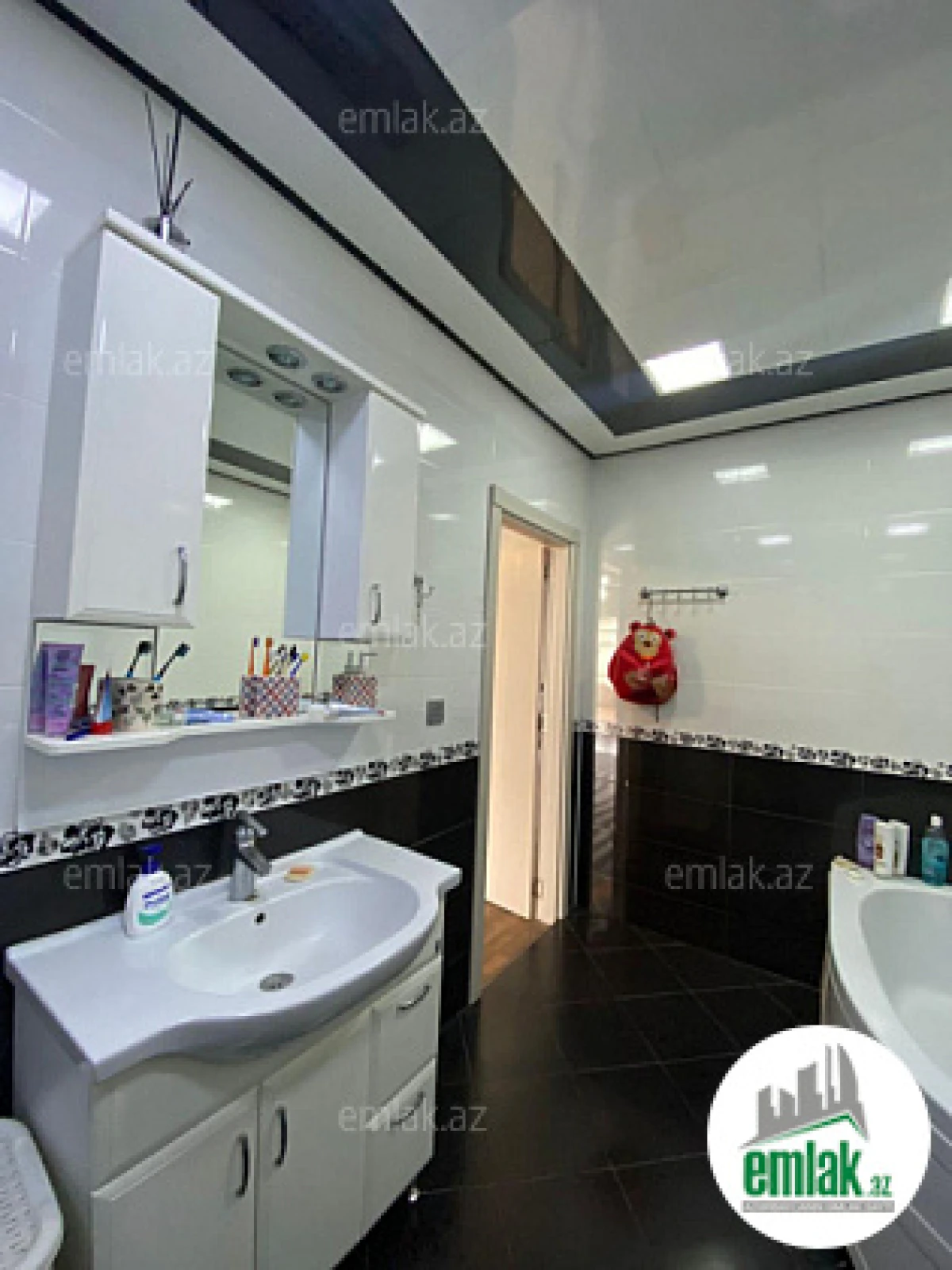 Satılır 3 otaqlı yeni tikili 151 m²