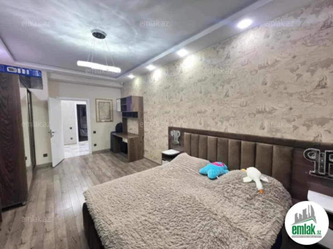 Satılır 4 otaqlı yeni tikili 240 m²