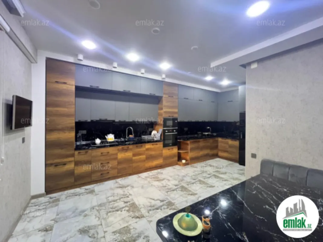 Satılır 4 otaqlı yeni tikili 240 m²