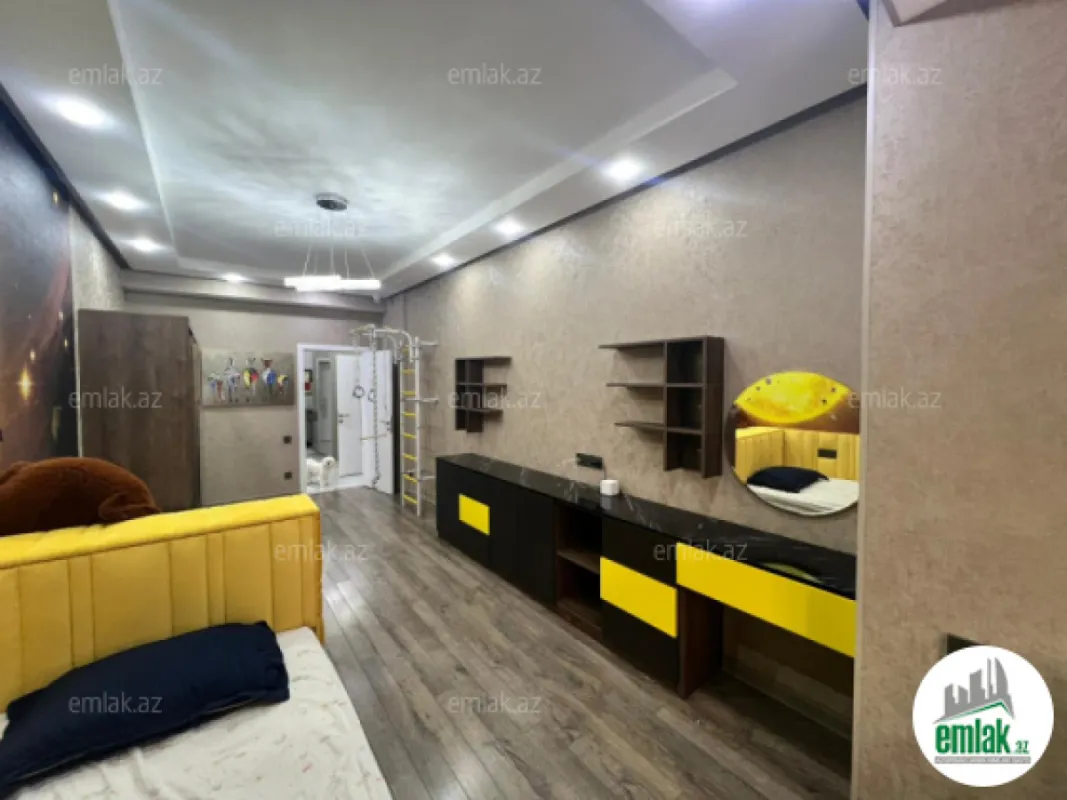 Satılır 4 otaqlı yeni tikili 240 m²