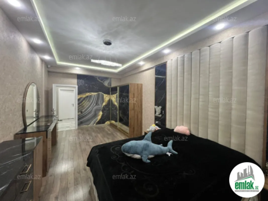 Satılır 4 otaqlı yeni tikili 240 m²