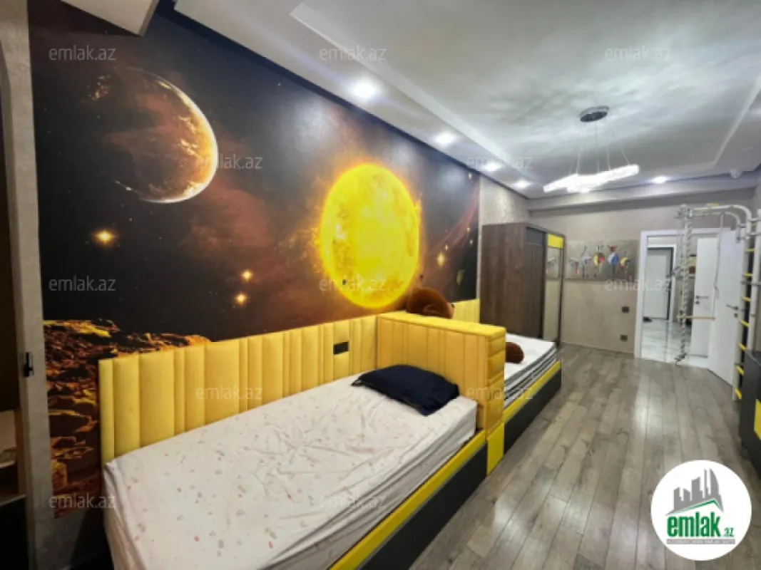 Satılır 4 otaqlı yeni tikili 240 m²