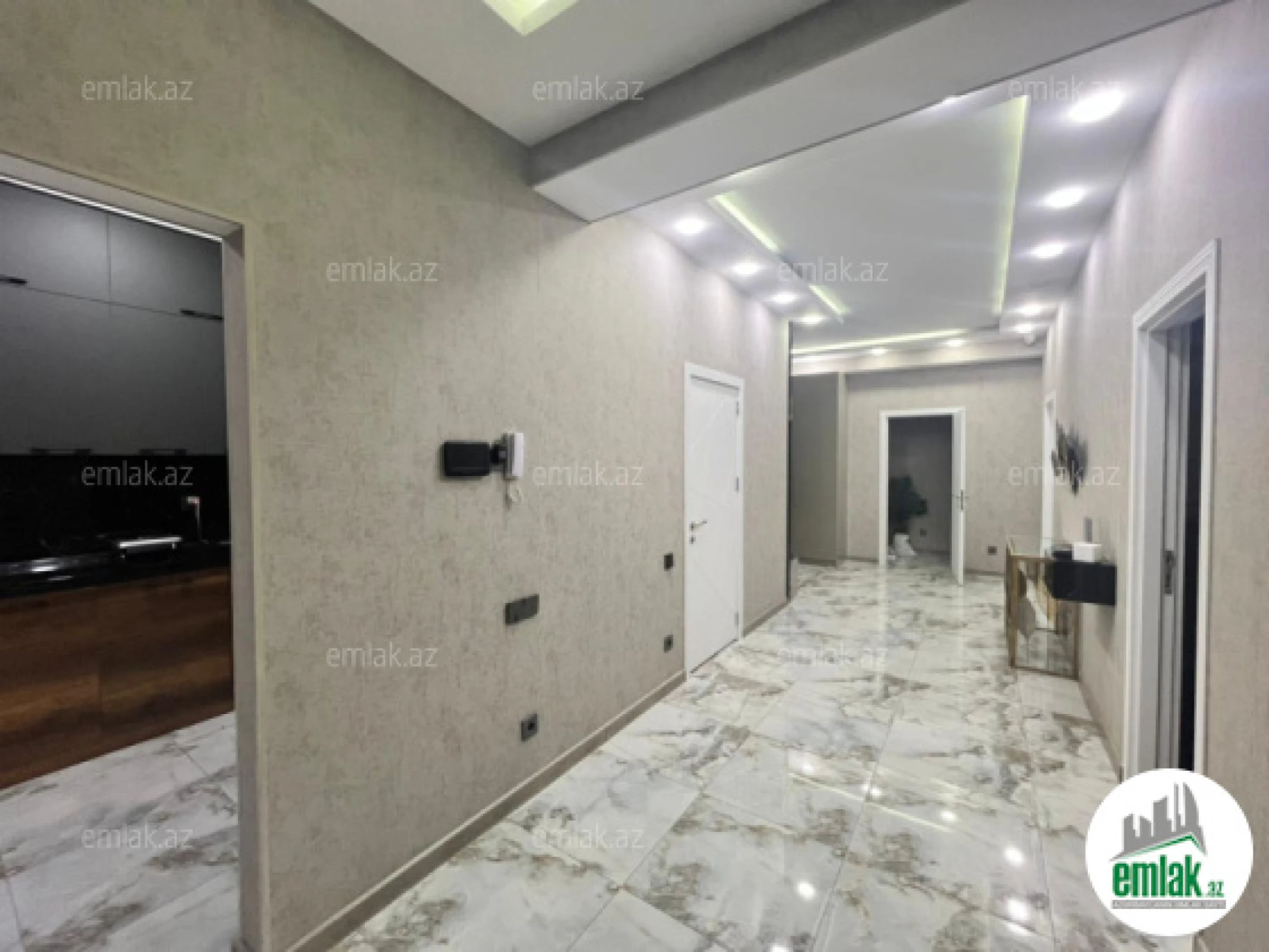 Satılır 4 otaqlı yeni tikili 240 m²
