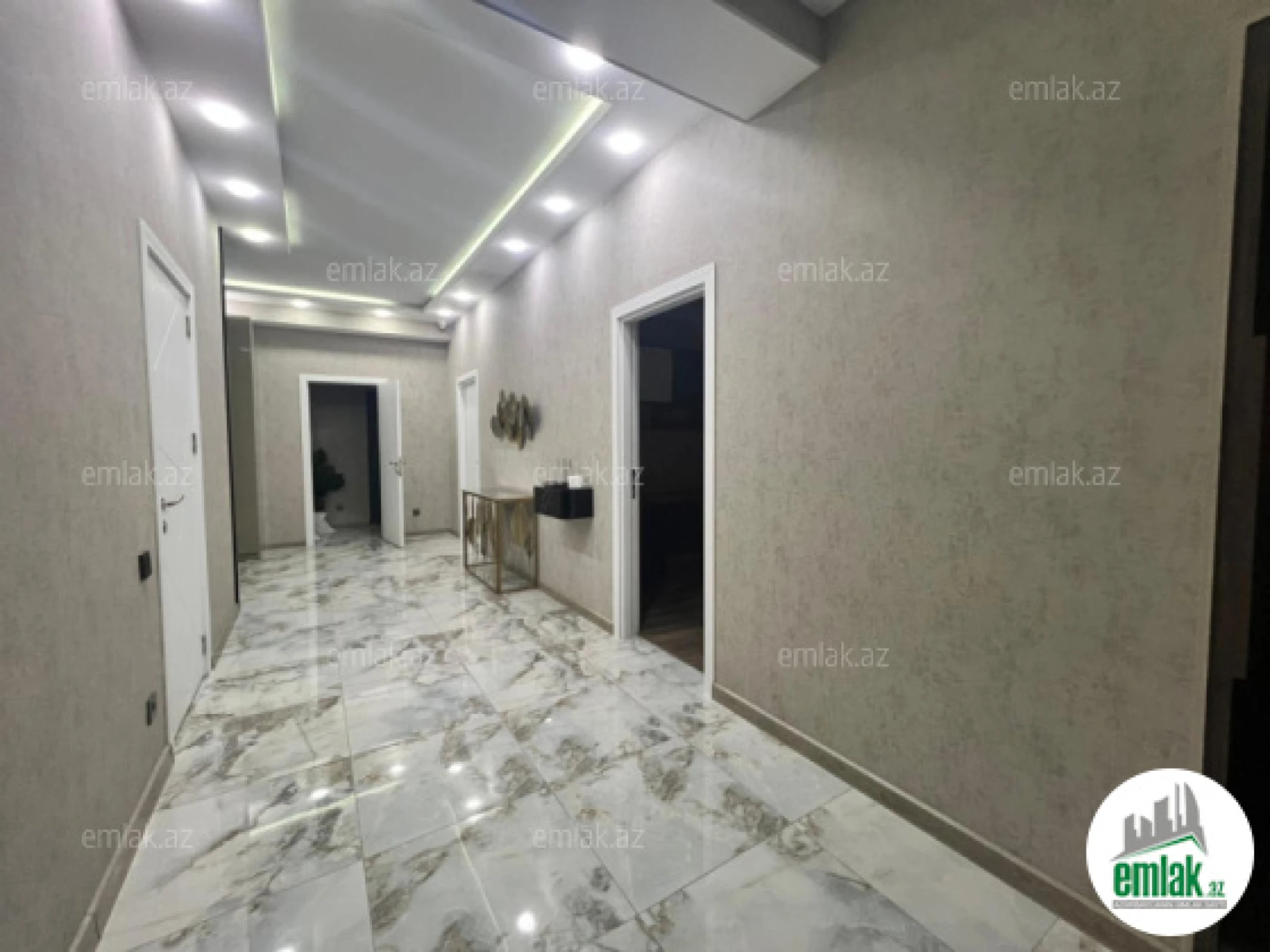 Satılır 4 otaqlı yeni tikili 240 m²