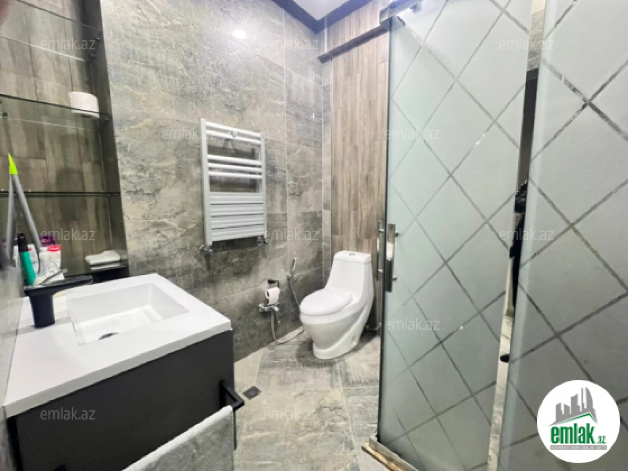 Satılır 4 otaqlı yeni tikili 240 m²