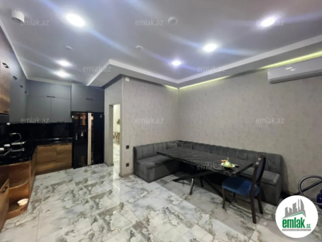 Satılır 4 otaqlı yeni tikili 240 m²