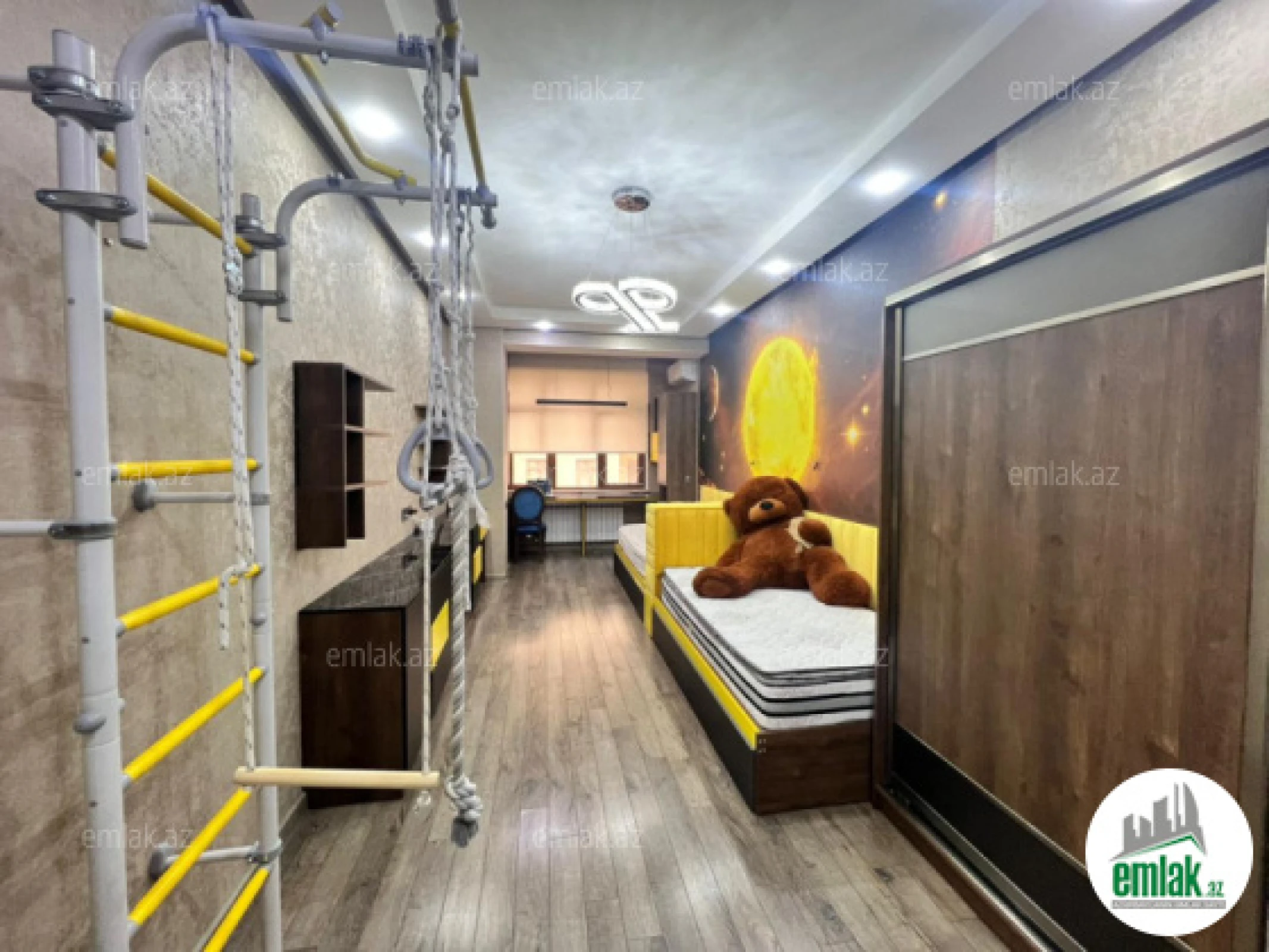 Satılır 4 otaqlı yeni tikili 240 m²