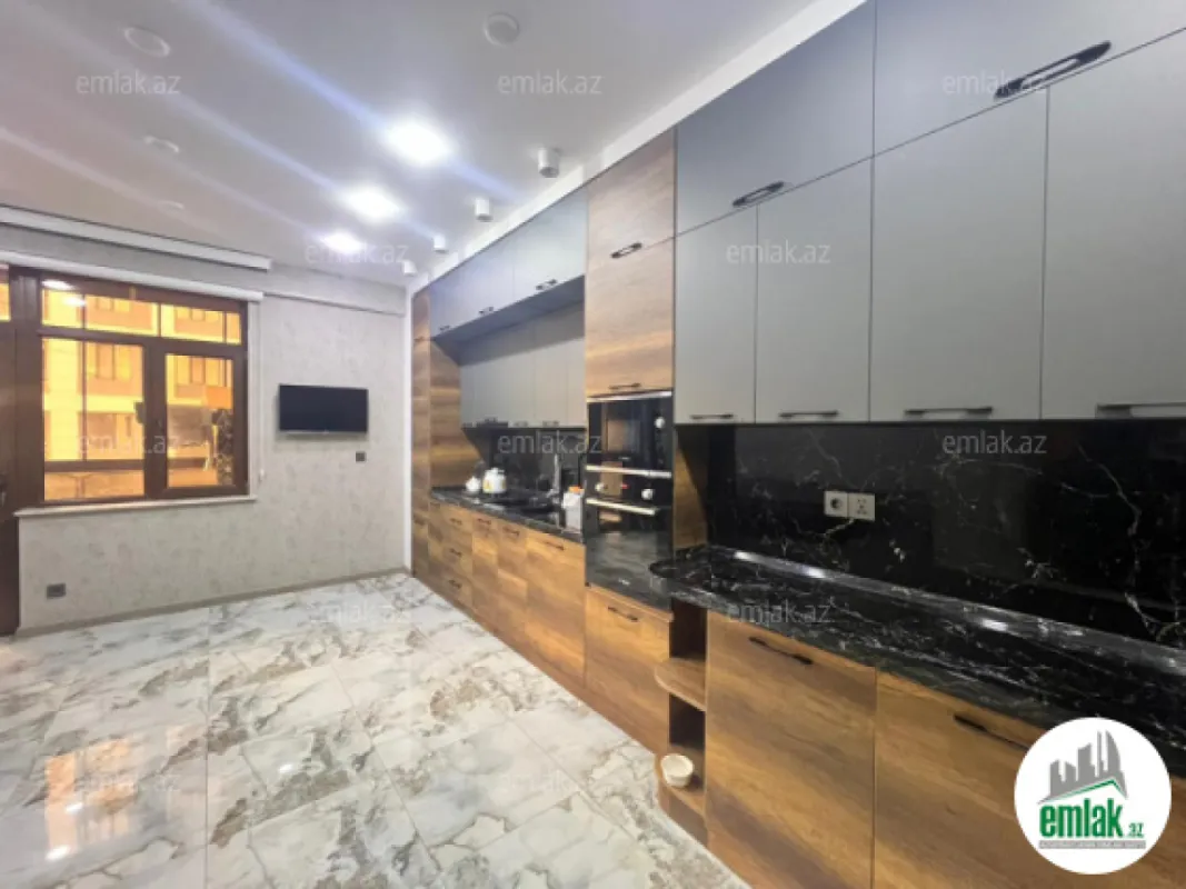 Satılır 4 otaqlı yeni tikili 240 m²