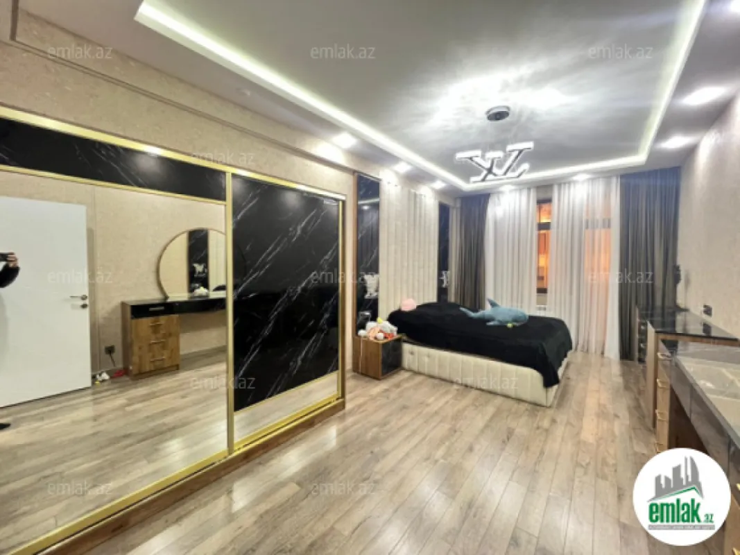 Satılır 4 otaqlı yeni tikili 240 m²