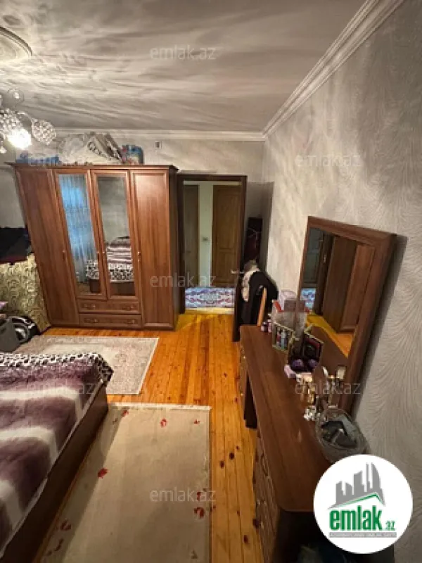 Satılır 3 otaqlı köhnə tikili 90 m²