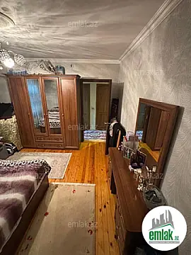 Satılır 3 otaqlı köhnə tikili 90 m²