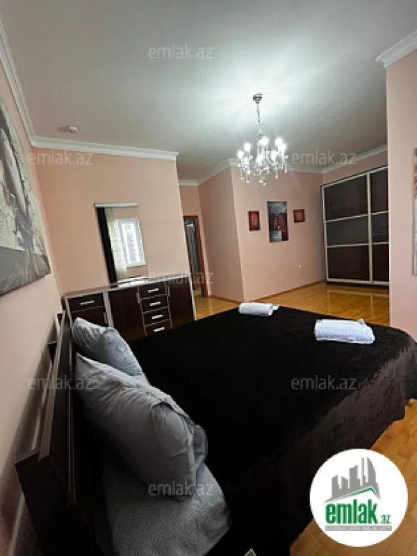 Satılır 4 otaqlı yeni tikili 160 m²
