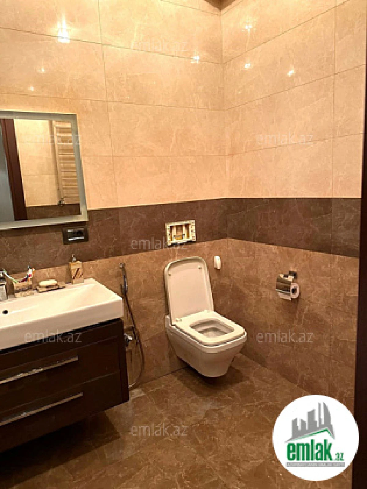 Satılır 4 otaqlı yeni tikili 190 m²