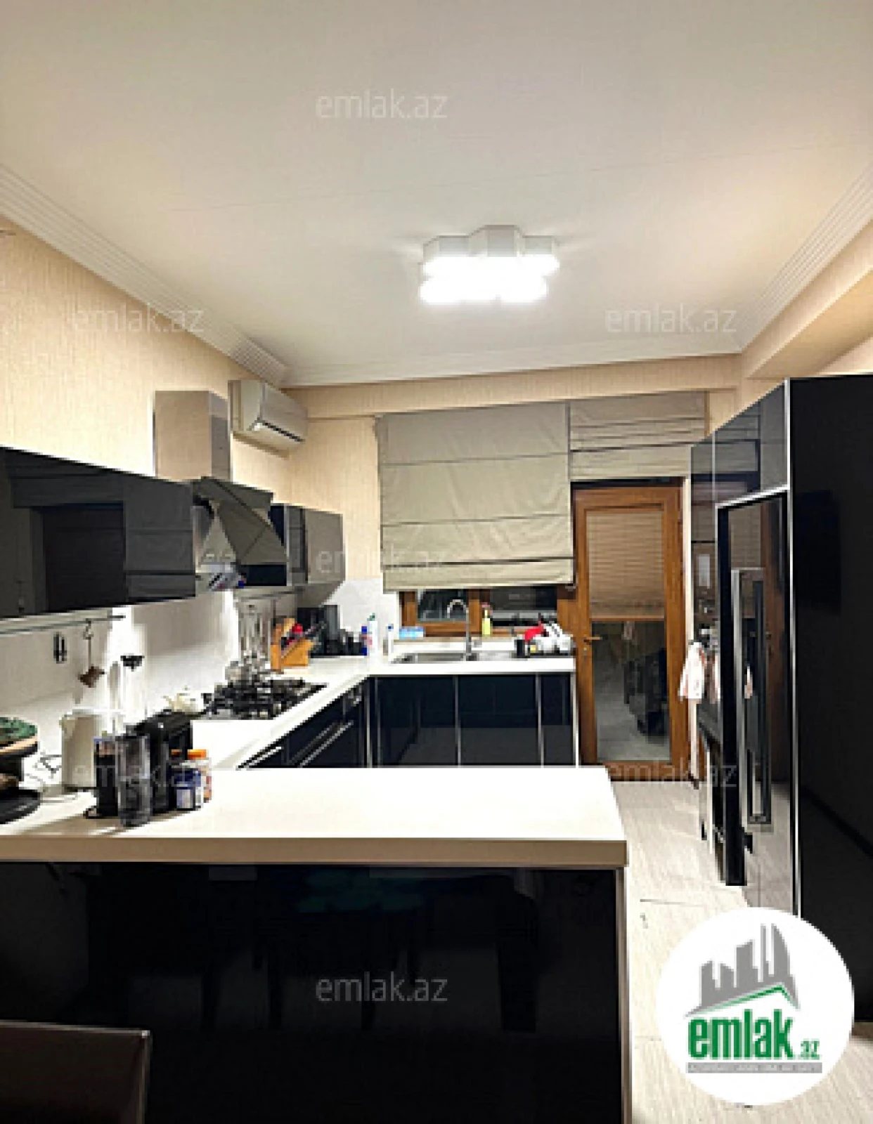 Satılır 4 otaqlı yeni tikili 190 m²