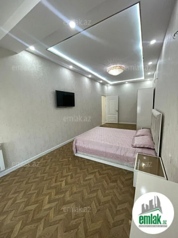 Satılır 3 otaqlı yeni tikili 100 m²