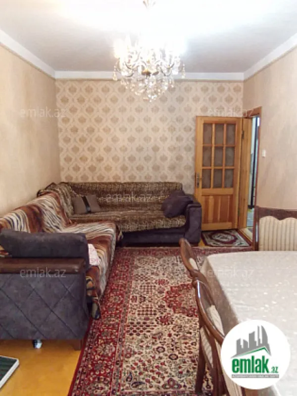 Satılır 5 otaqlı köhnə tikili 100 m²