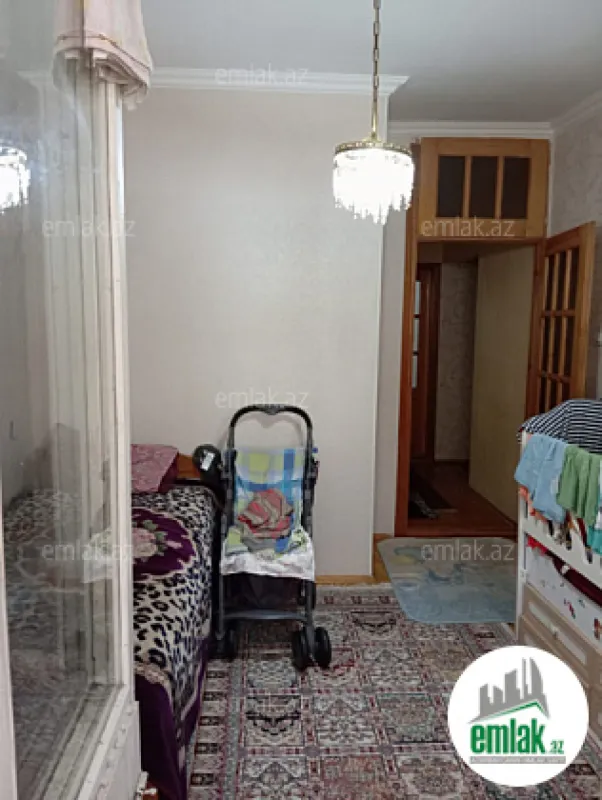 Satılır 5 otaqlı köhnə tikili 100 m²