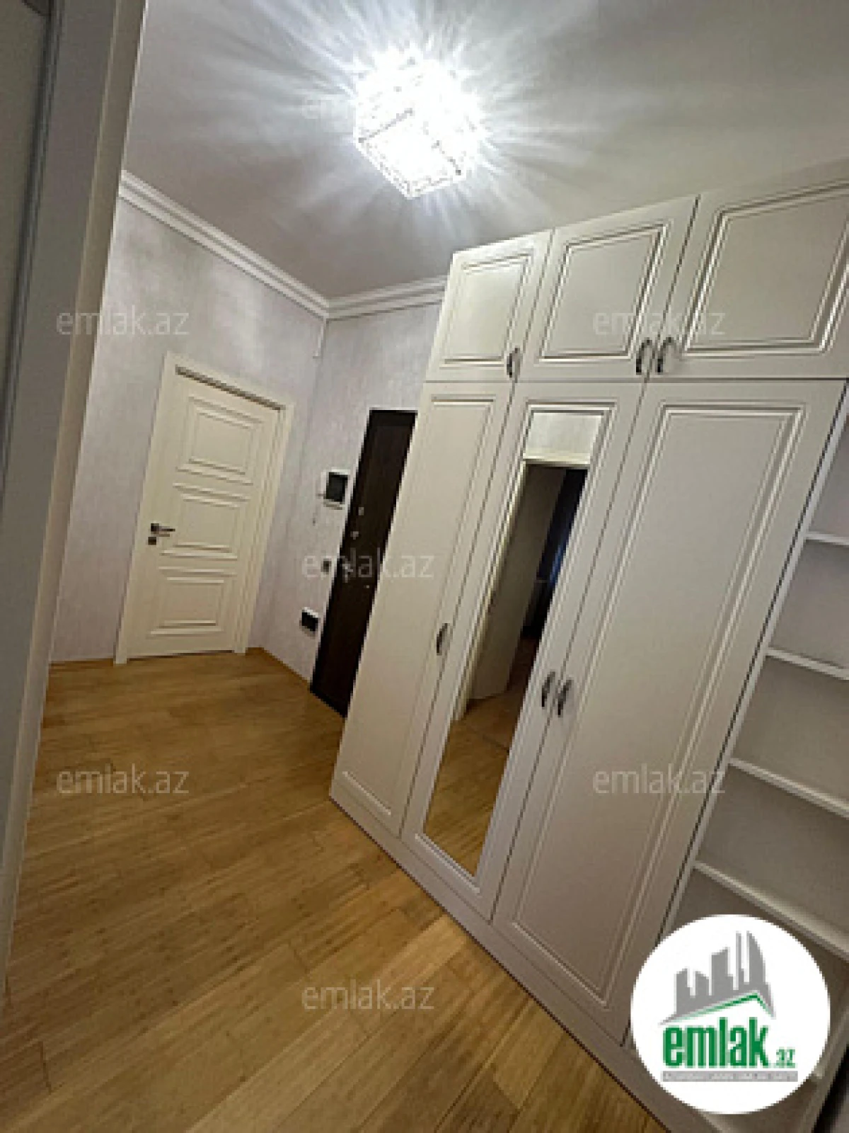 Satılır 2 otaqlı yeni tikili 77 m²