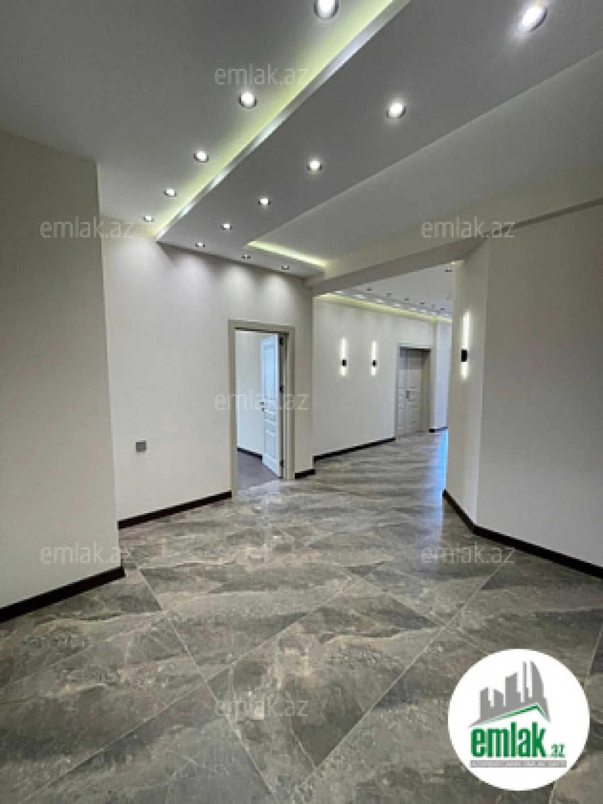 Satılır 3 otaqlı yeni tikili 135 m²