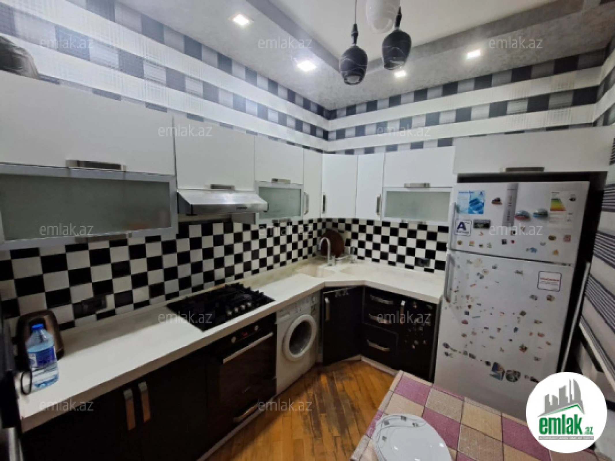 Satılır 2 otaqlı köhnə tikili 60 m²