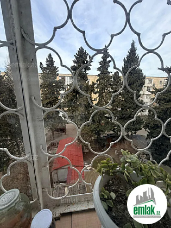 Satılır 3 otaqlı köhnə tikili 75 m²