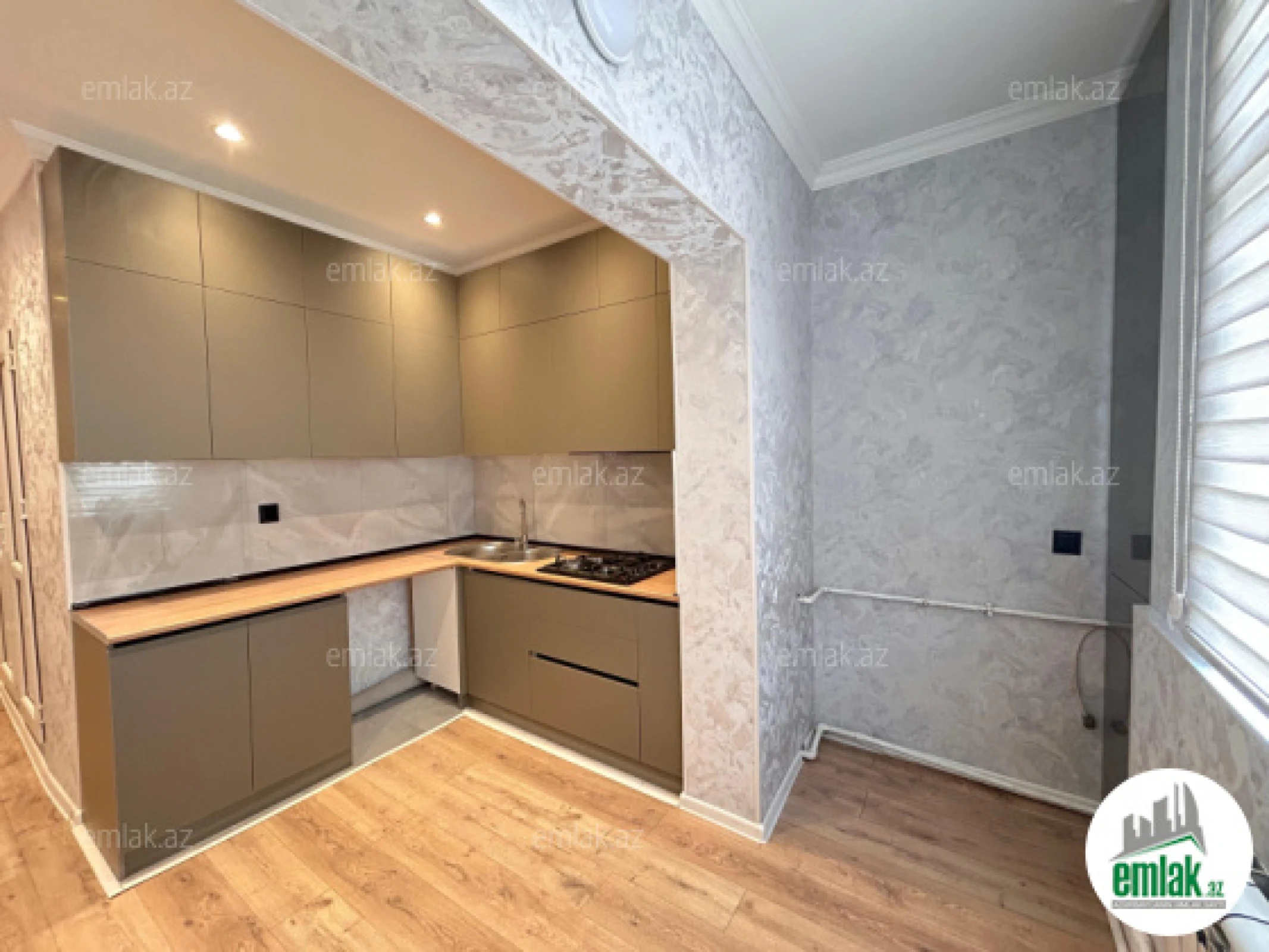 Satılır 3 otaqlı köhnə tikili 80 m²