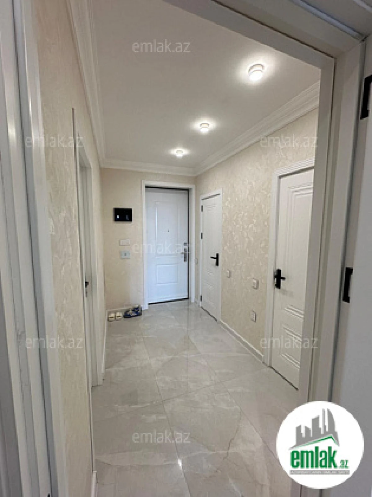 Satılır 2 otaqlı köhnə tikili 75 m²