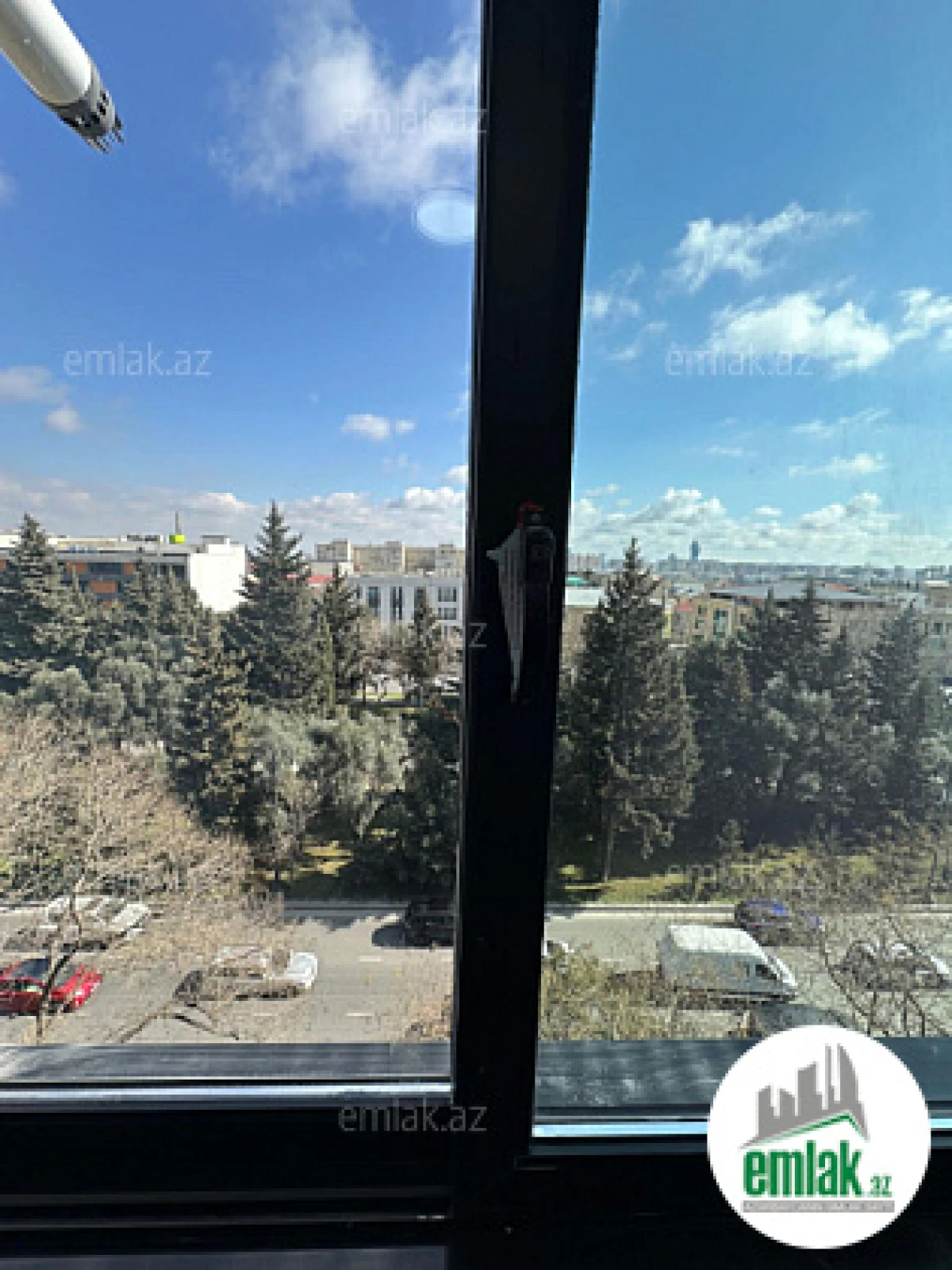 Satılır 2 otaqlı köhnə tikili 75 m²