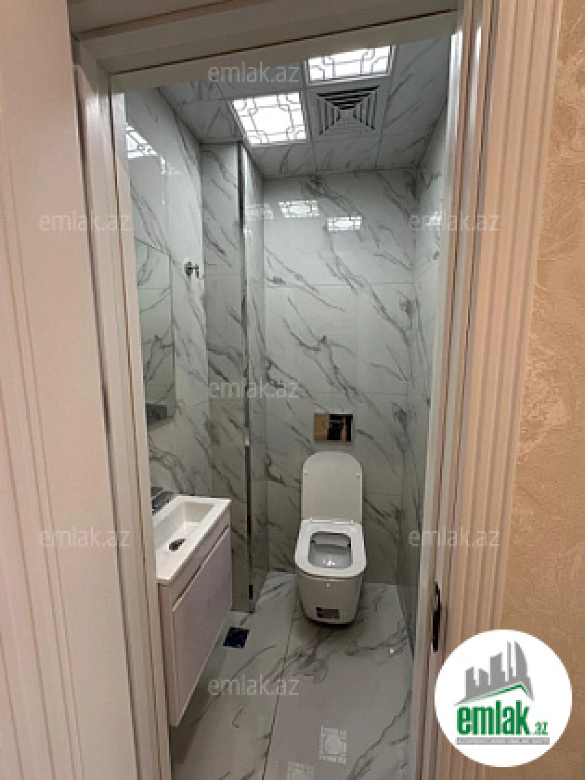 Satılır 2 otaqlı köhnə tikili 75 m²