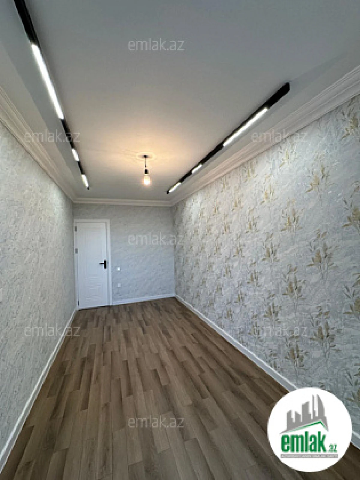 Satılır 2 otaqlı köhnə tikili 75 m²
