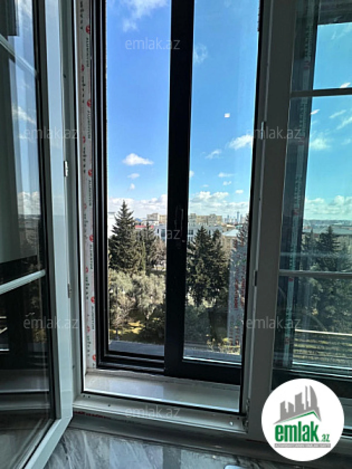 Satılır 2 otaqlı köhnə tikili 75 m²