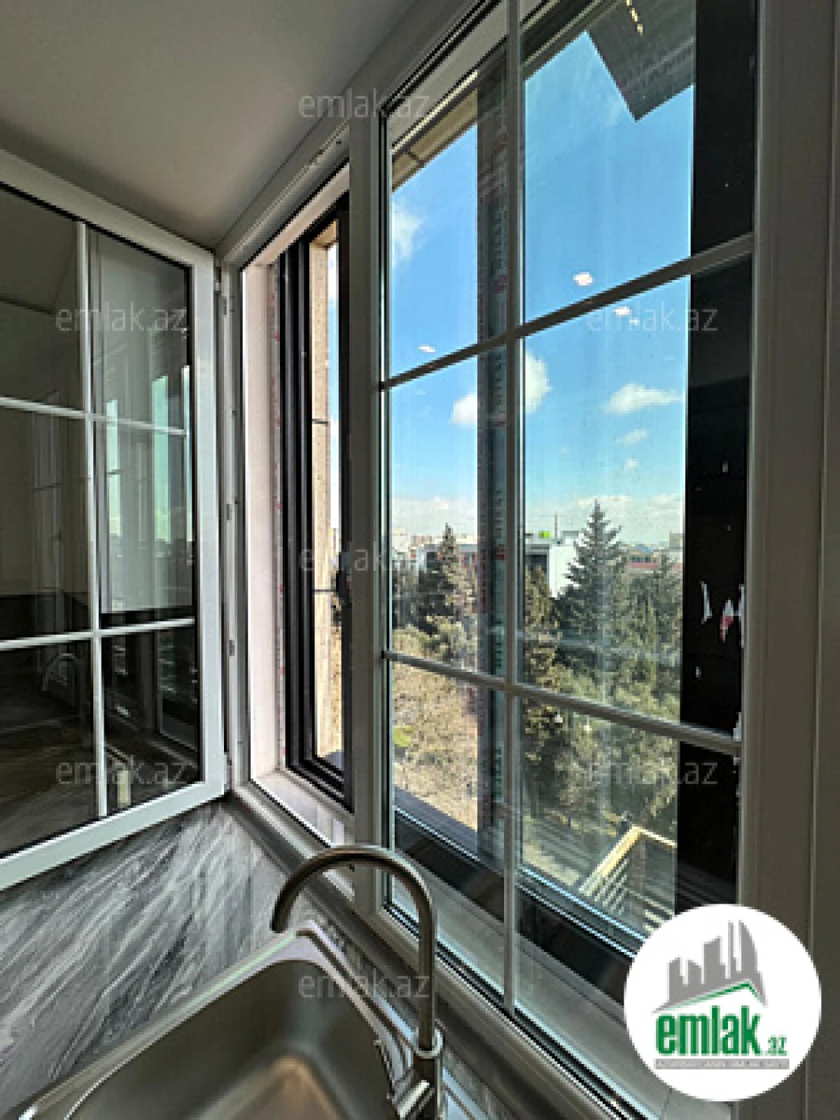 Satılır 2 otaqlı köhnə tikili 75 m²