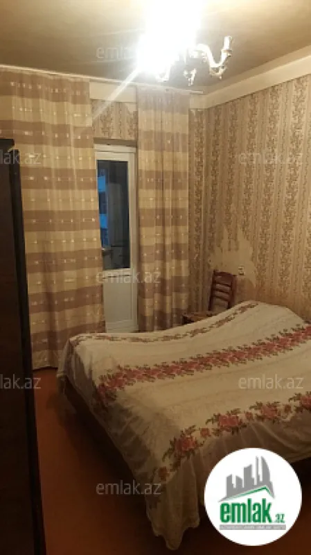 Satılır 4 otaqlı köhnə tikili 110 m²