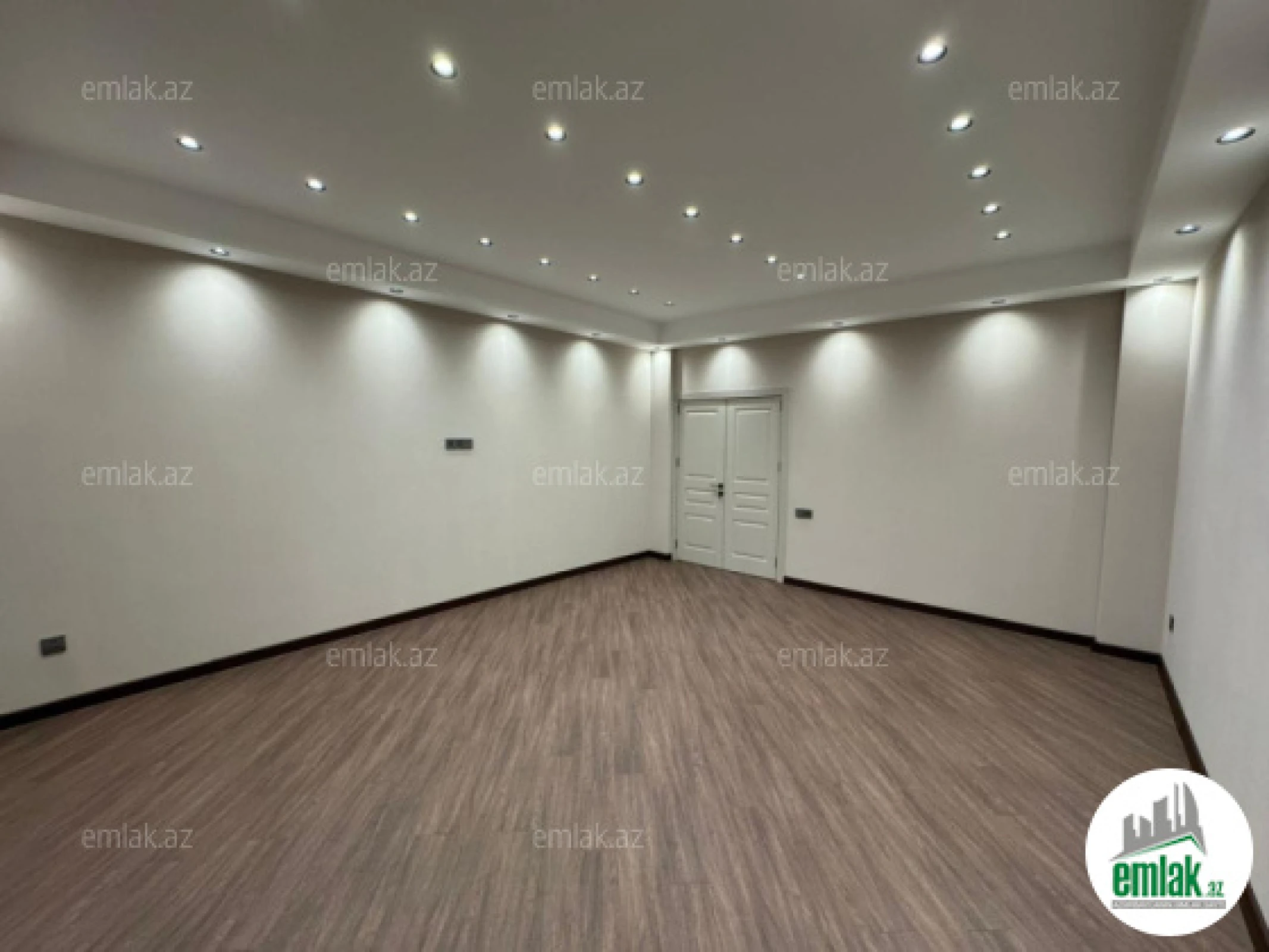 Satılır 3 otaqlı yeni tikili 135 m²