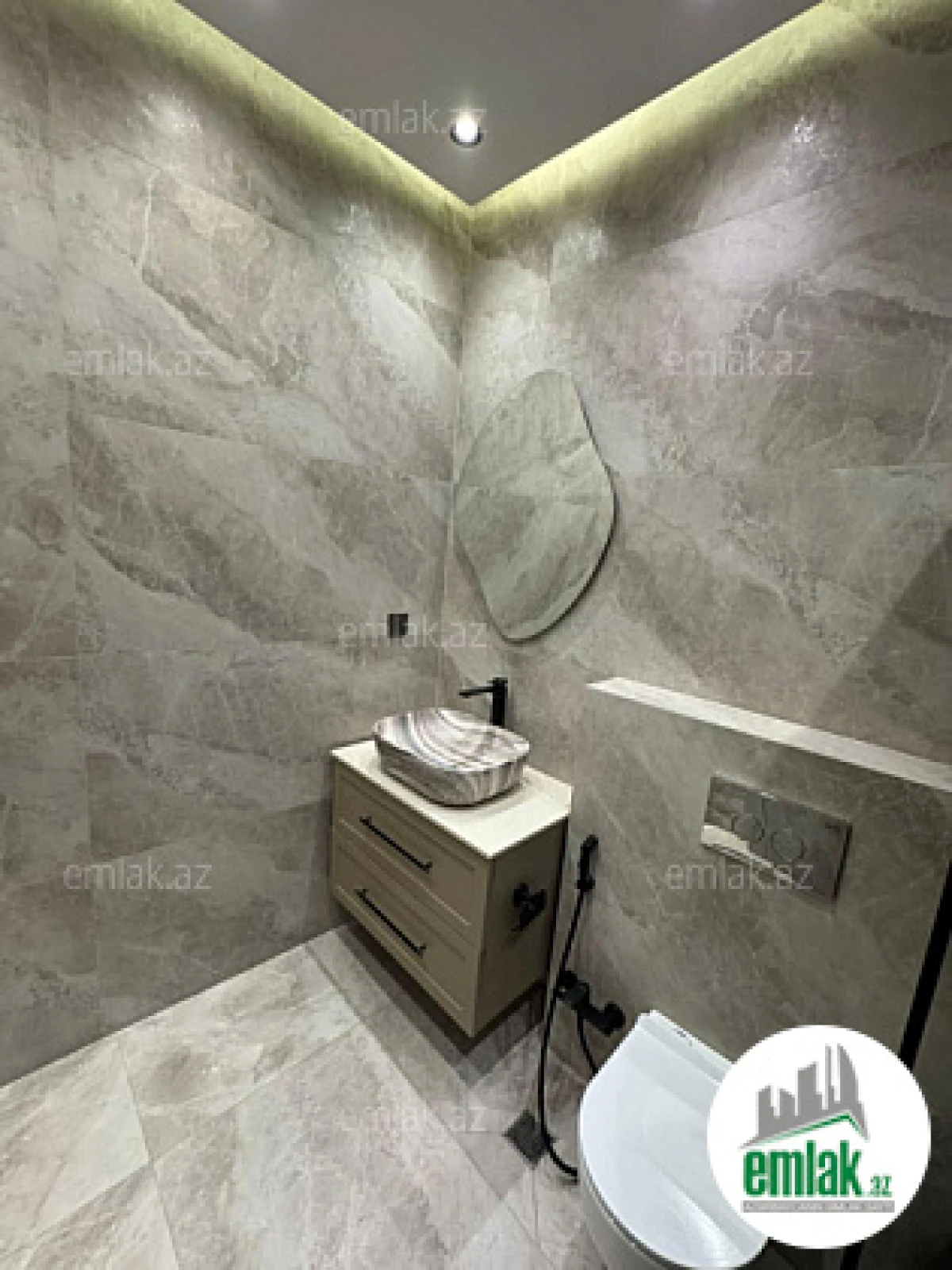 Satılır 3 otaqlı yeni tikili 135 m²